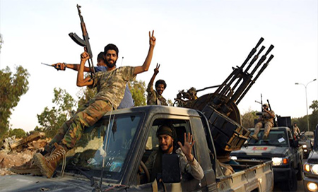 Un terrorista de Daesh se entrega con el coche bomba en Libia 